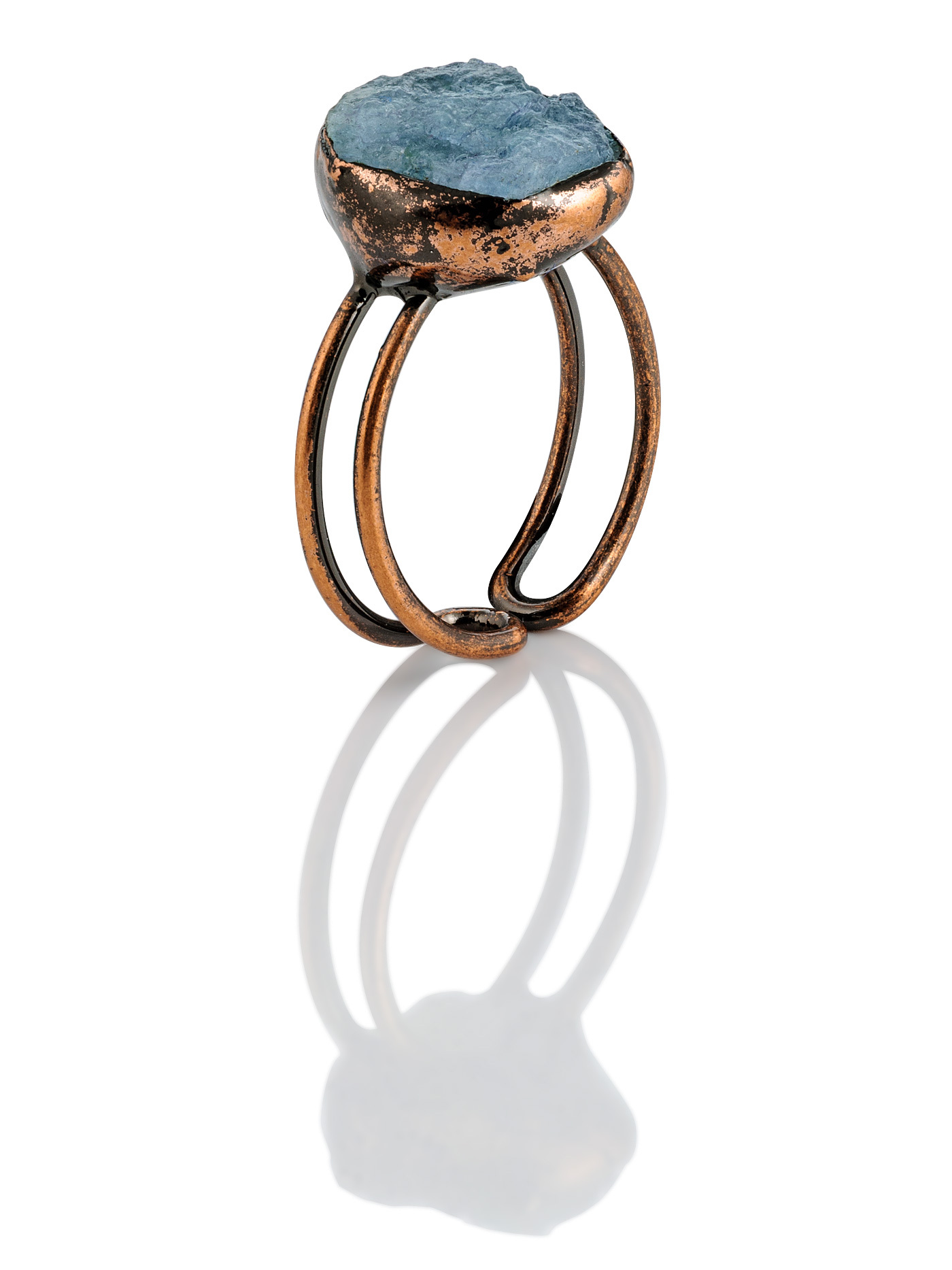 Женское кольцо бижутерия с натуральным целестином