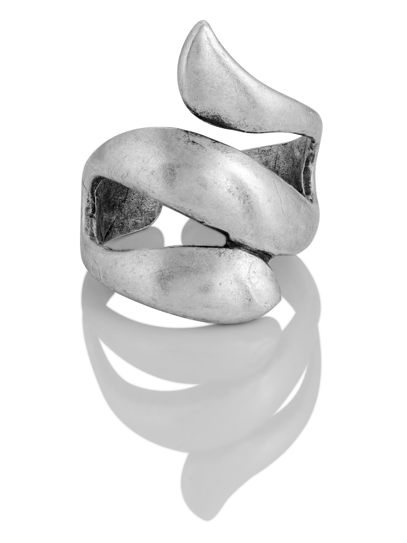 Дизайнерское посеребренное искусственно состаренное кольцо ручной работы