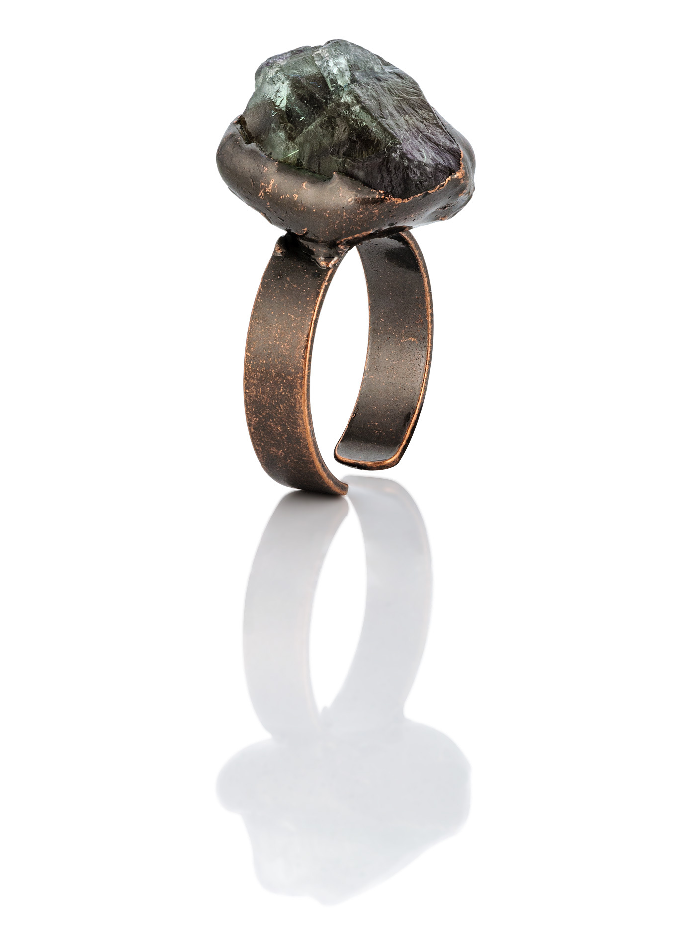 Дизайнерское женское кольцо с натуральным флюоритом