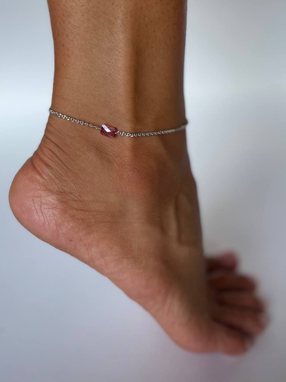 Серебряный браслет на ногу, анклет с премиум-кристаллом