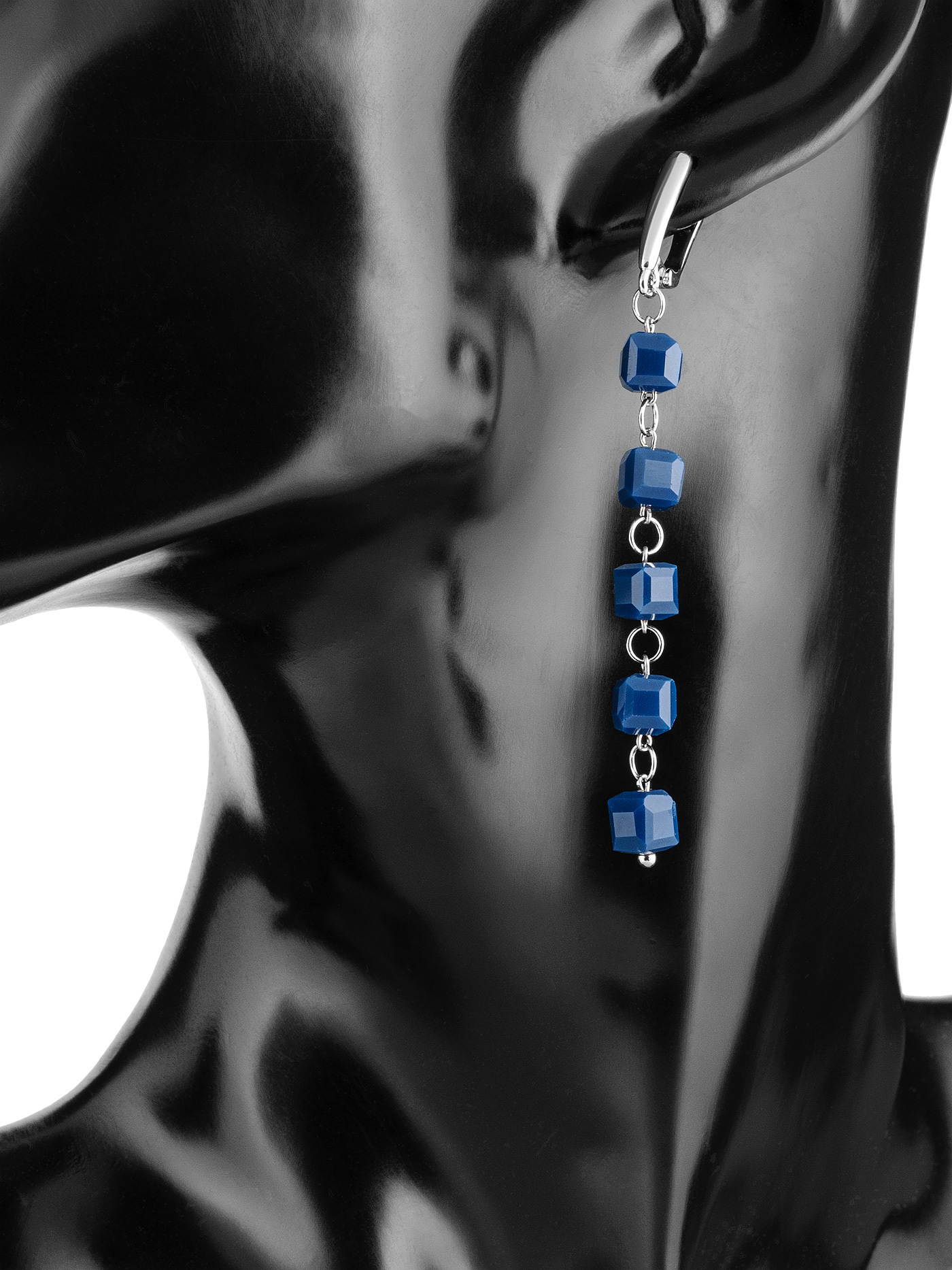 Дизайнерские длинные синие серьги с кубиками кристаллами