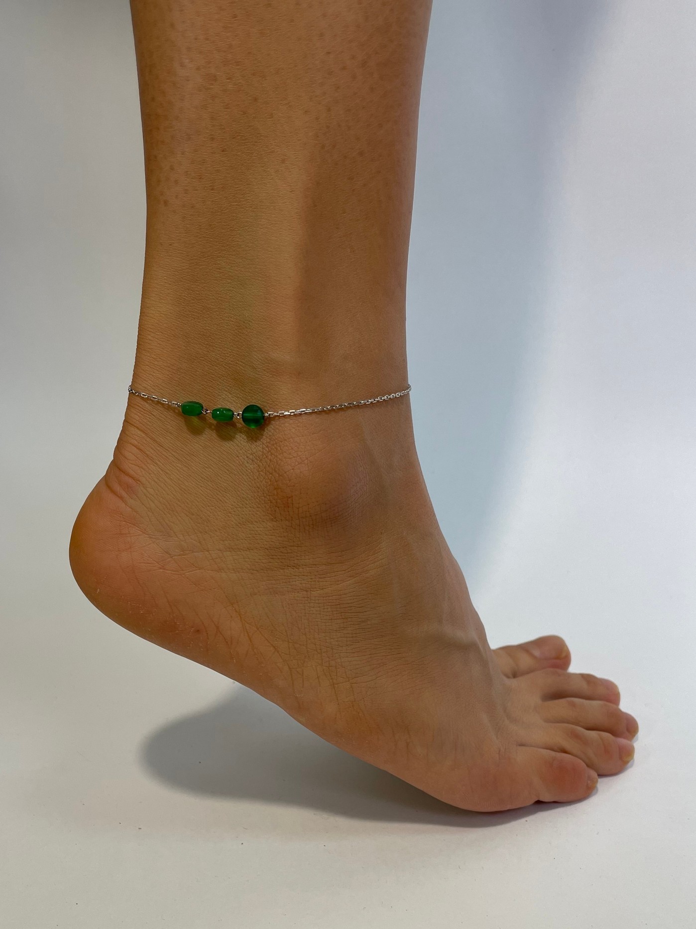 Серебряный браслет на ногу, анклет, с зеленым агатом