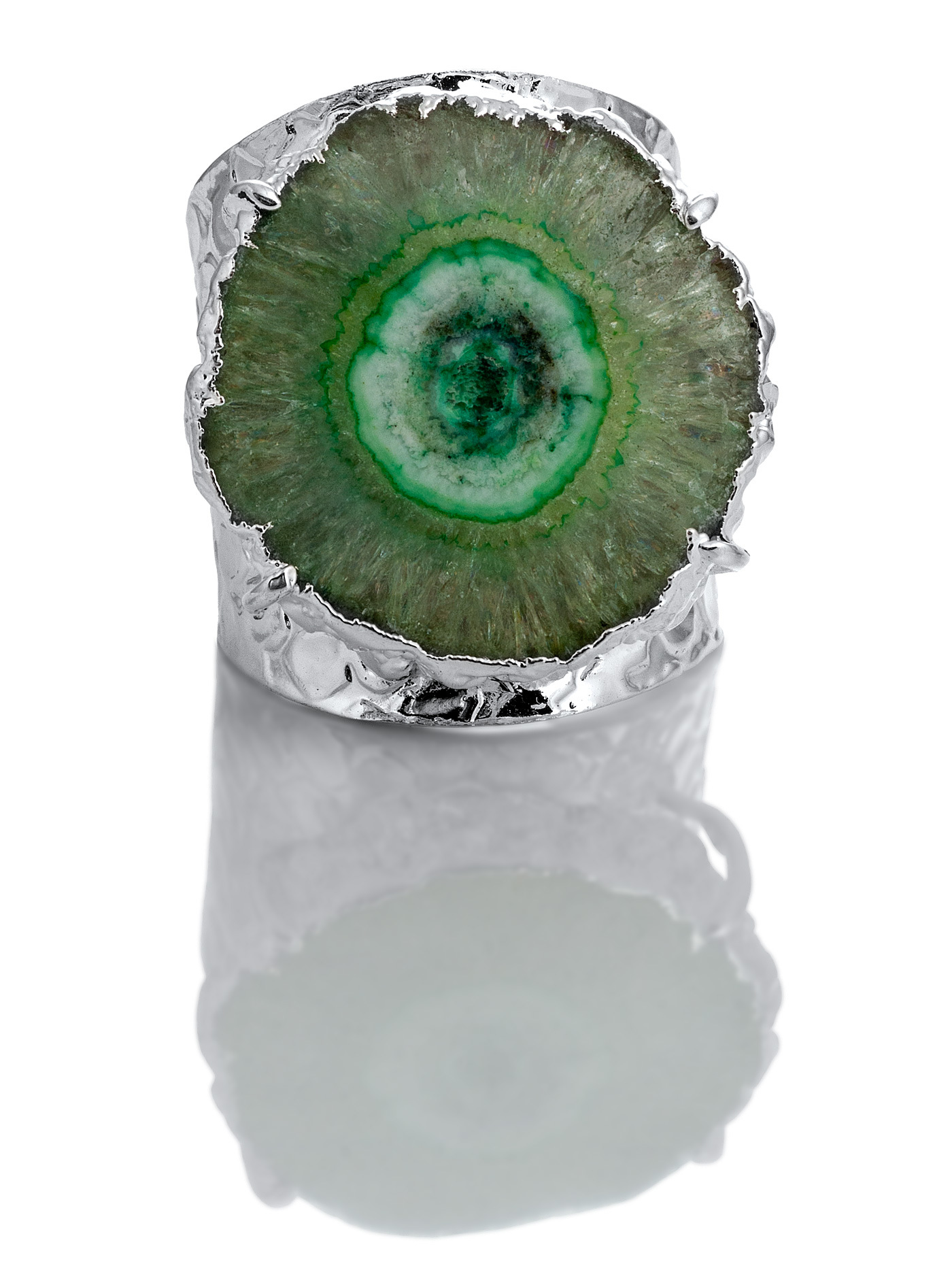 Дизайнерское кольцо с жеодой агата зеленого цвета