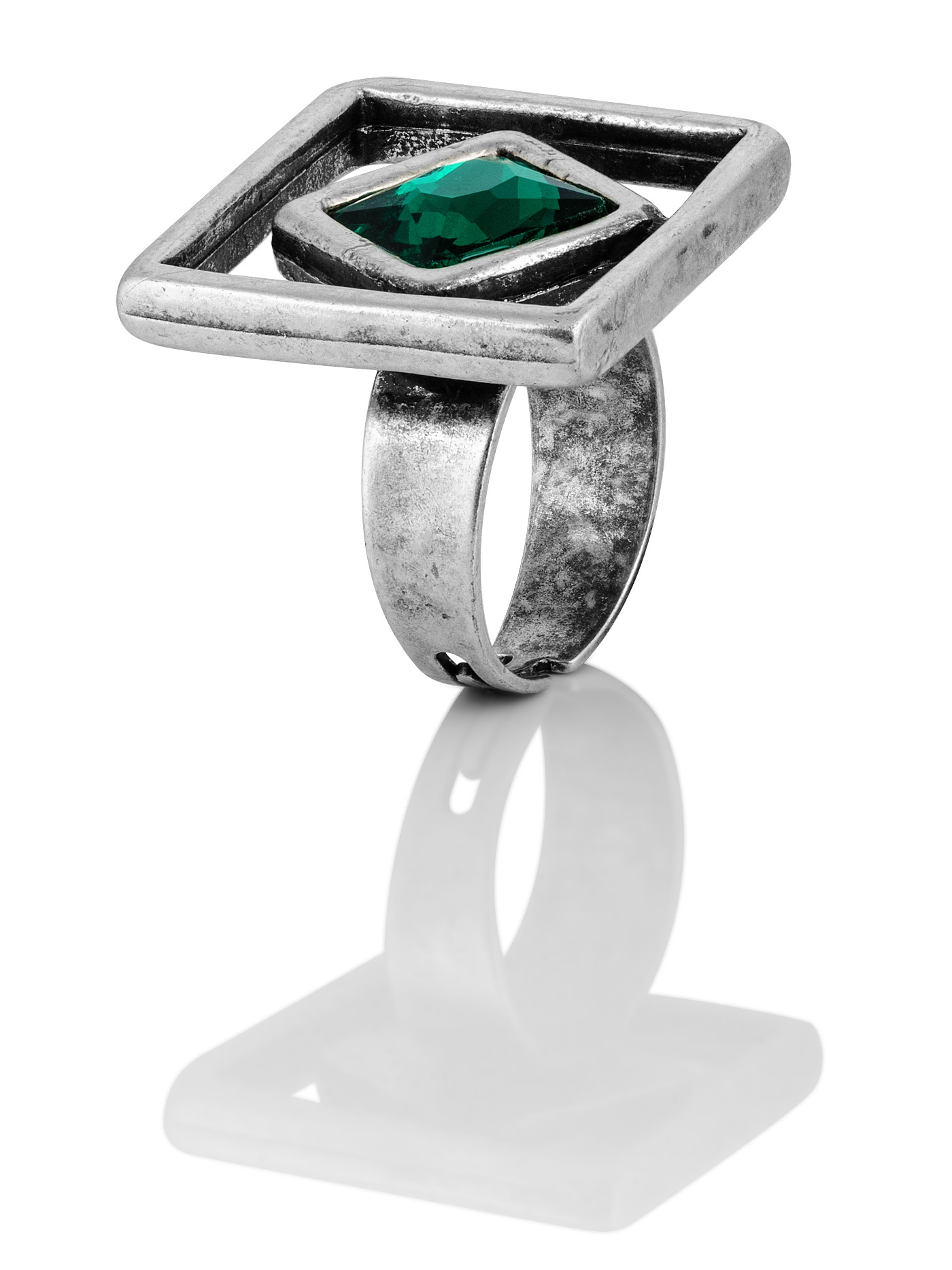 Женское дизайнерское посеребренное кольцо с зеленым кристаллом